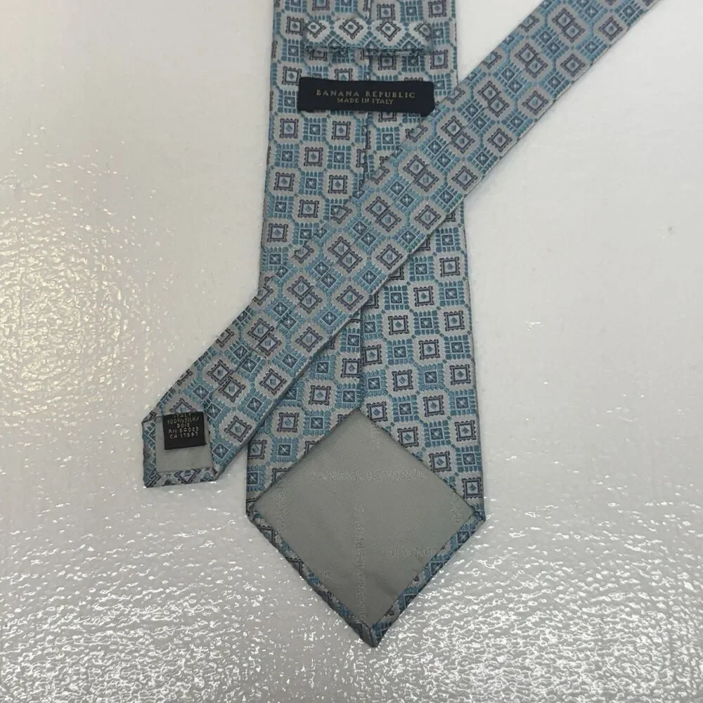 Banana Republic Silk Necktie Mens‎ OS Blue Geometric Square Made in Italy Luxury
